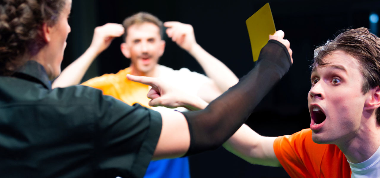 Bild zeigt Darsteller im Opernloft.