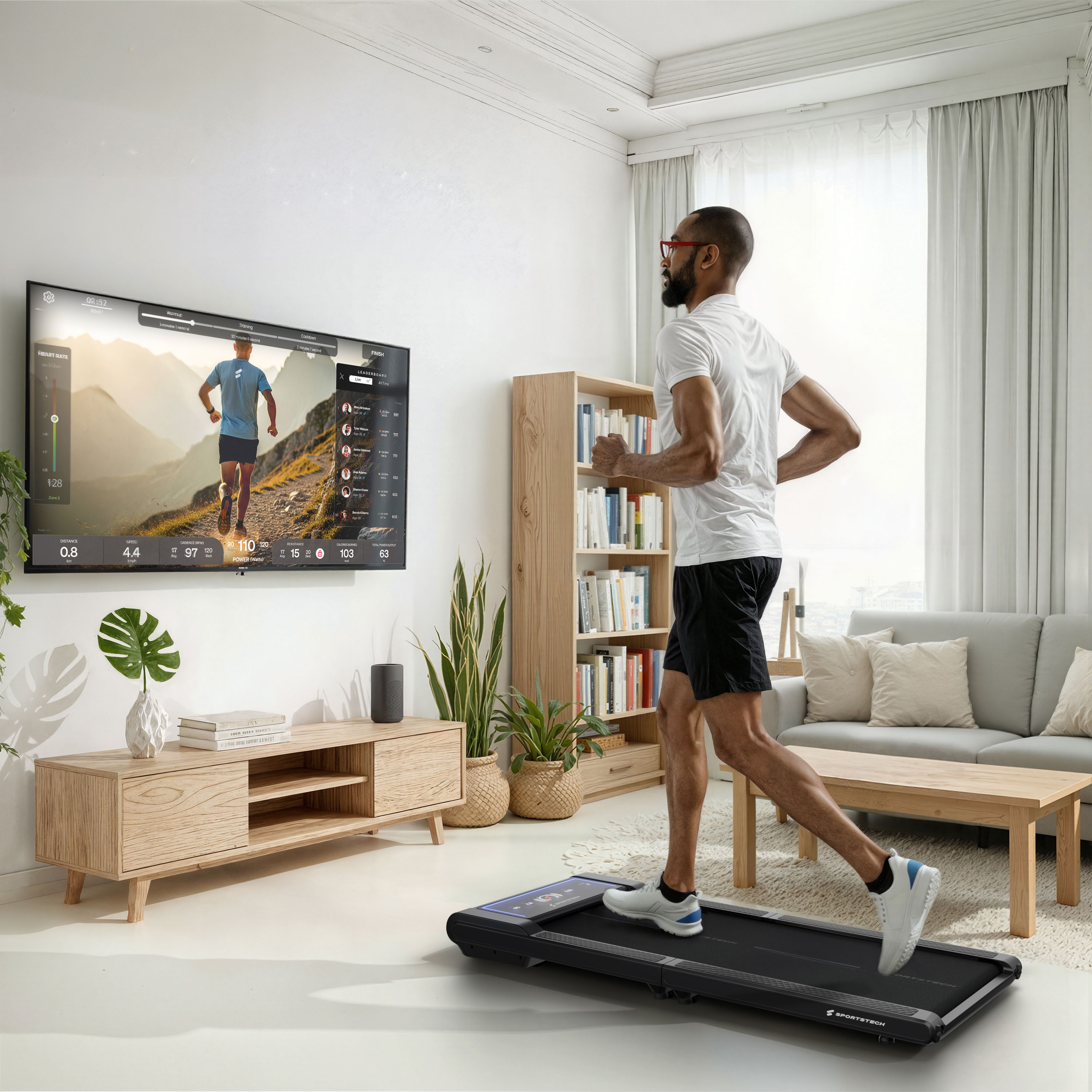 Bild zeigt einen Mann auf einen WalkPad in seinem Wohnzimmer vor dem Fernseher. Copyright: SPORTSTECH